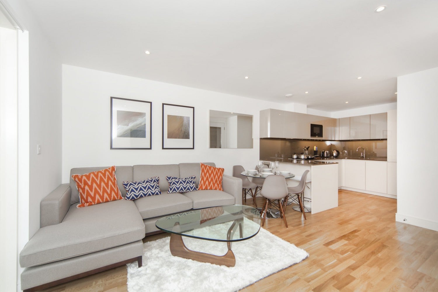 Flat Juniper Drive in Greater London