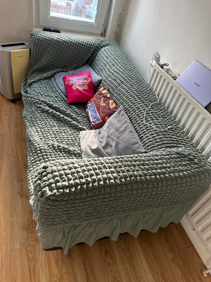 Room Lucas Avenue in Greater London