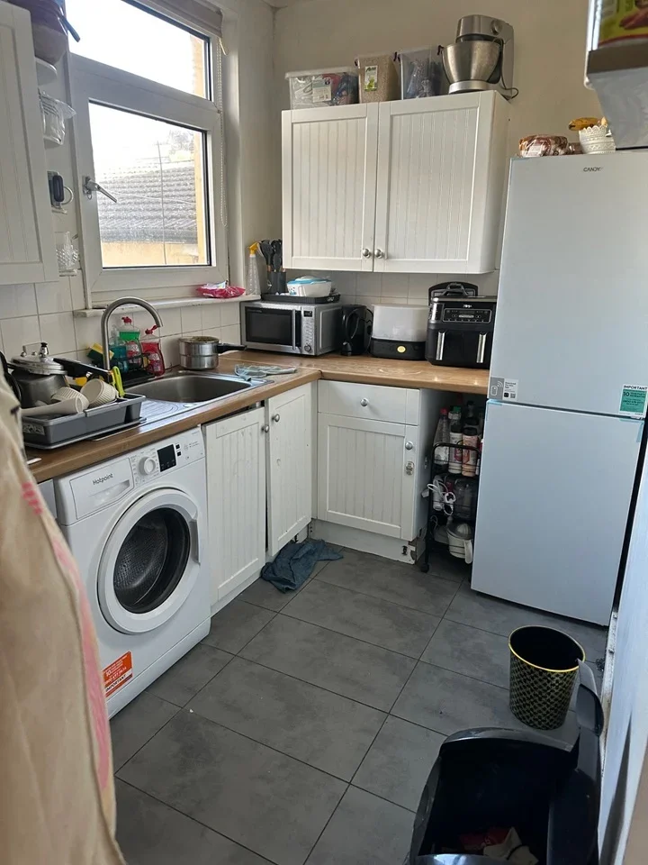Room Lucas Avenue in Greater London