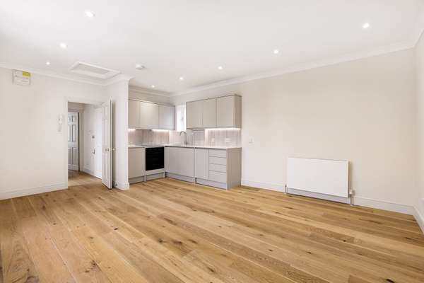 Flat Strathmore Gardens in Greater London