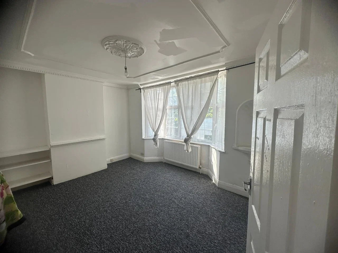 Flat Longbridge Road in Greater London