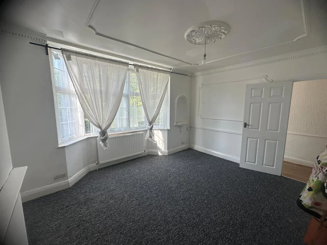 Flat Longbridge Road in Greater London