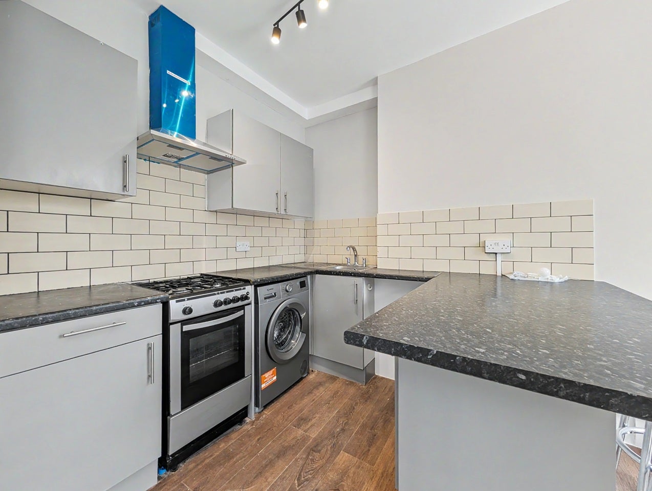 Flat Hermitage Road in Greater London
