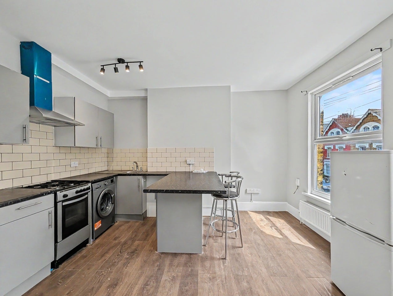 Flat Hermitage Road in Greater London