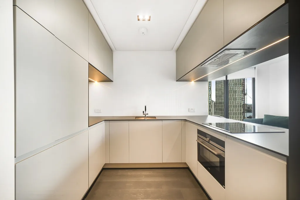 Flat Bradfield Road in Greater London