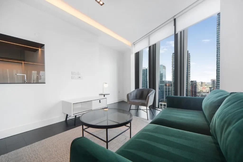 Flat Bradfield Road in Greater London