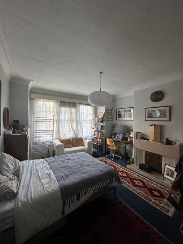 Room Hollingbourne Road in Greater London