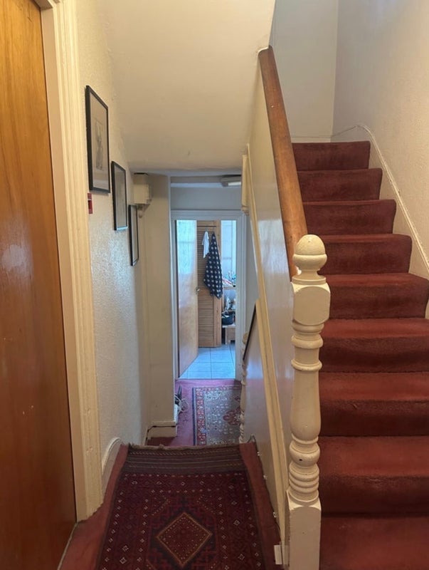 Room Hollingbourne Road in Greater London