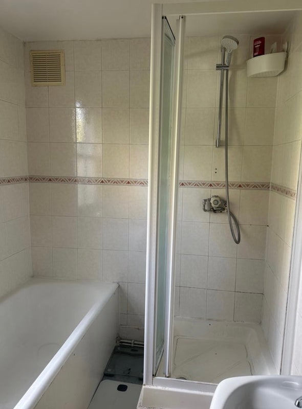 Room Hollingbourne Road in Greater London