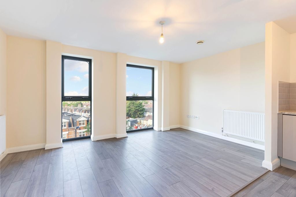 Flat London Road in Greater London