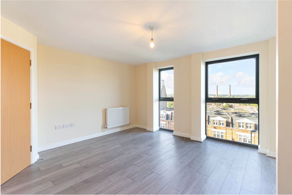 Flat London Road in Greater London