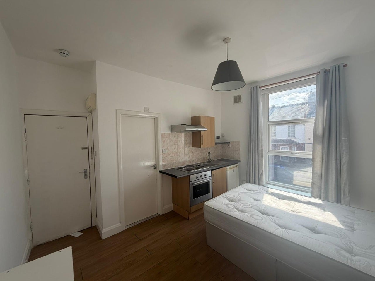 Flat Heath Road in Greater London