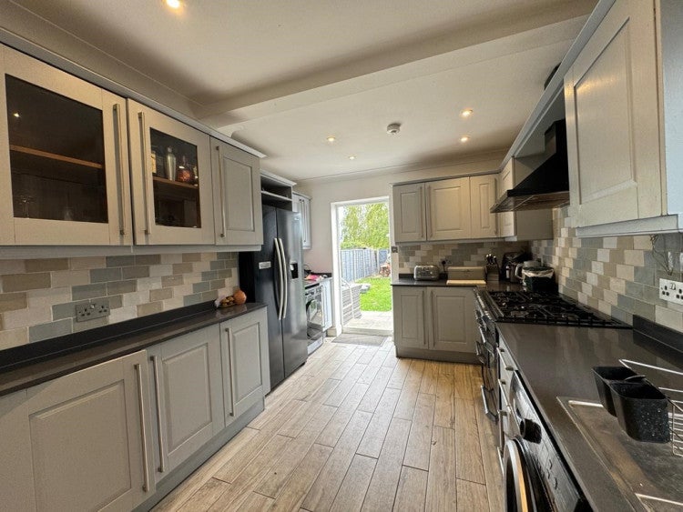 Flat Burgess Avenue in Greater London