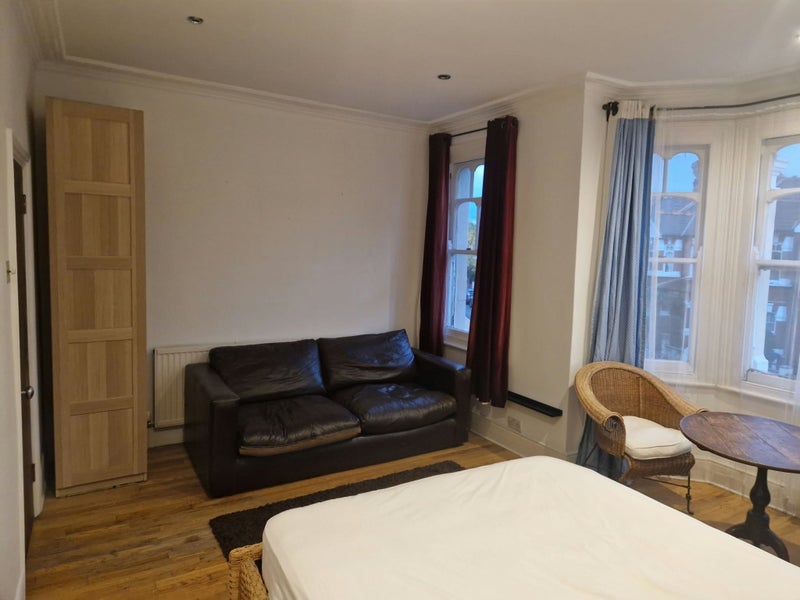 Room Valetta Road in Greater London