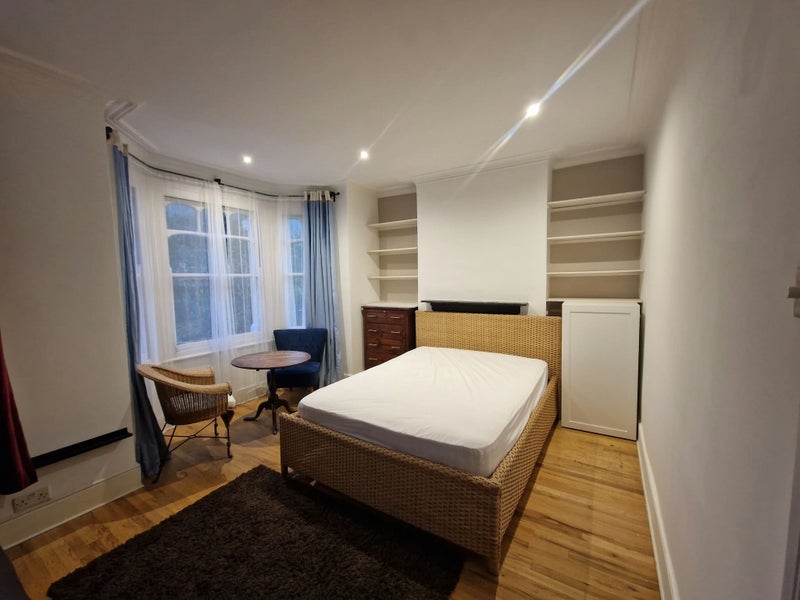 Room Valetta Road in Greater London