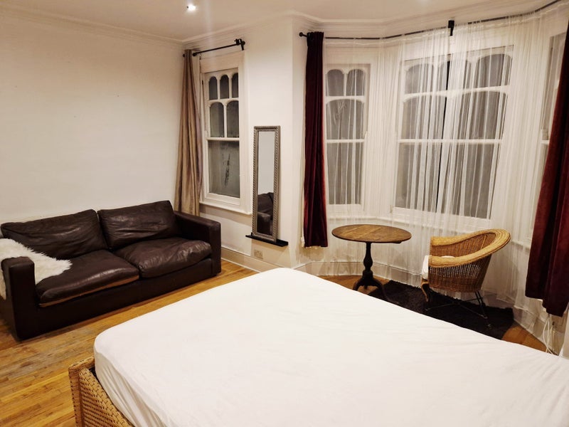 Room Valetta Road in Greater London
