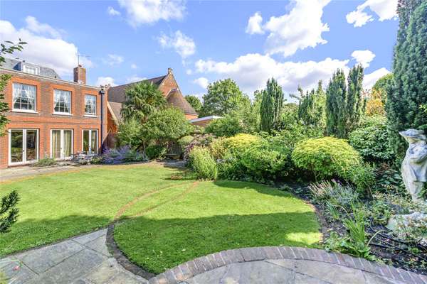 House Ormond Road in Greater London