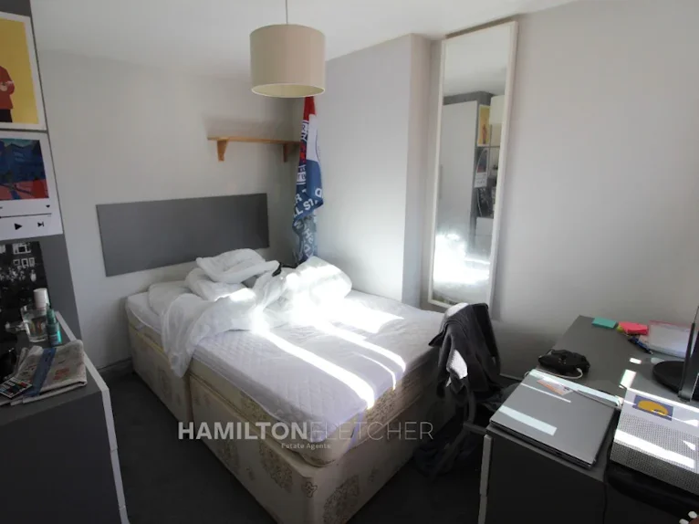 Room Donnington Gardens in Reading