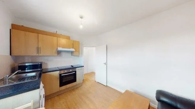 Flat Wulfstan Street in Greater London