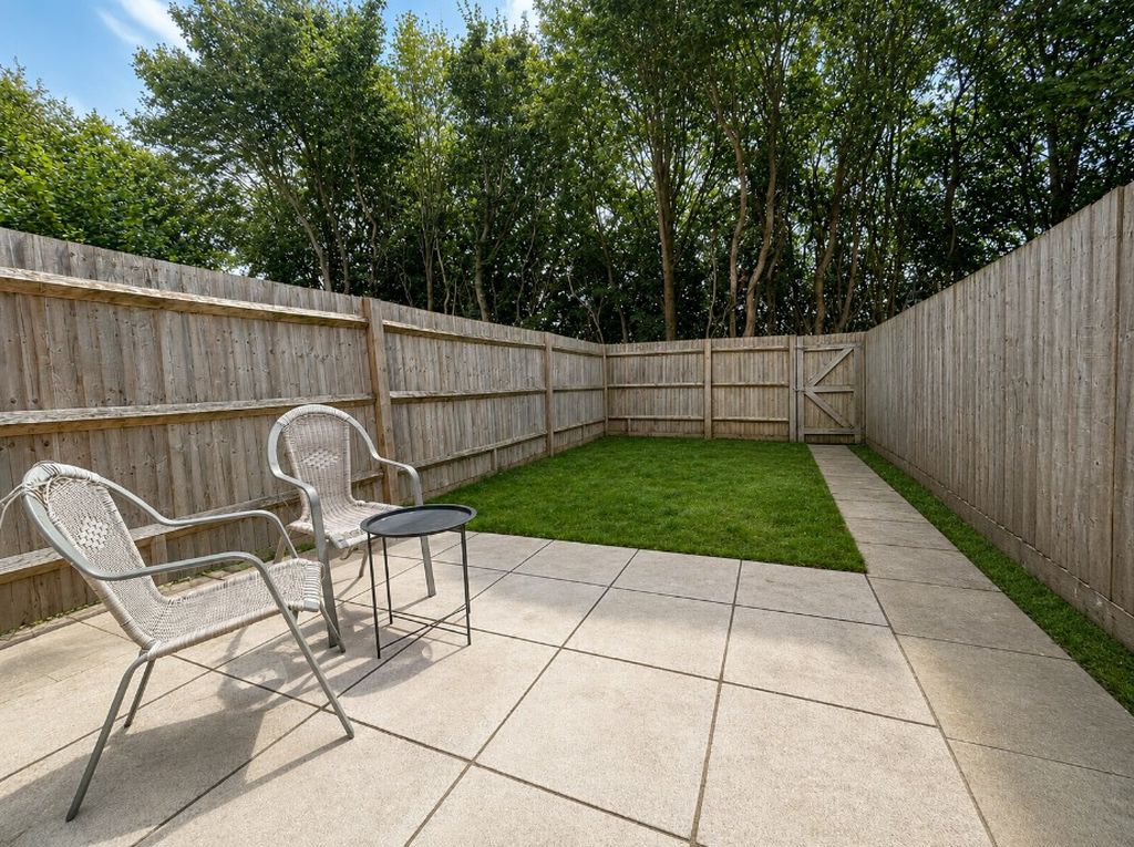 House Broom Hills. in Chichester