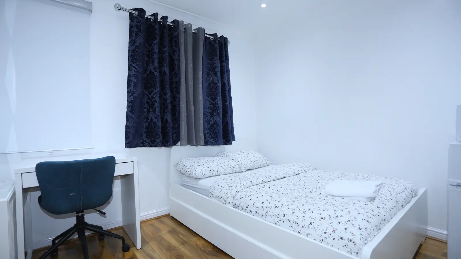 Room Felixstowe Road in Greater London