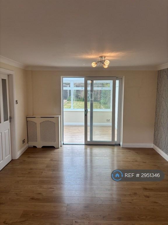 House Elm Road in Sugwas Pool
