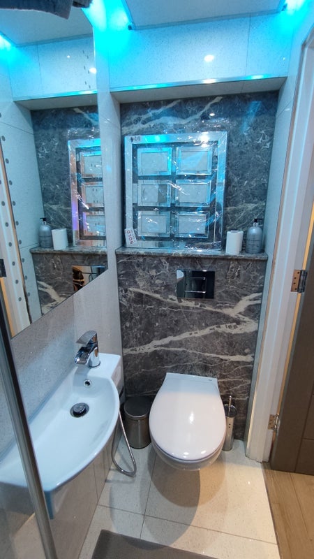 Flat Hyde Park Place Bayswater Road in City of Westminster