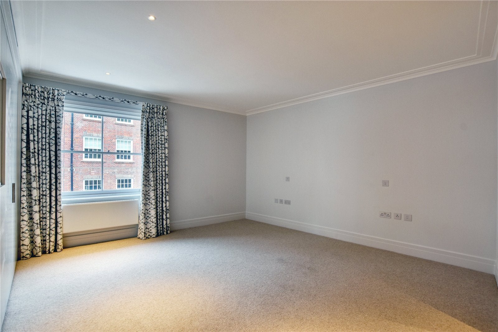 Flat Carlyle Square in Greater London