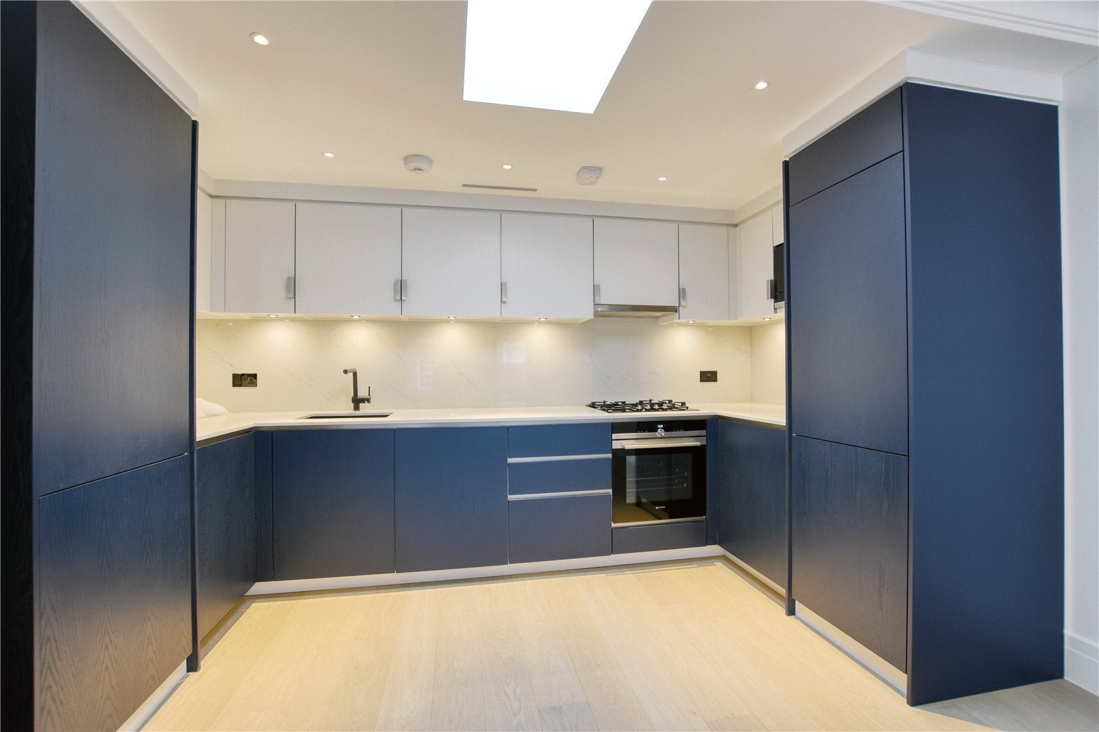 Flat Carlyle Square in Greater London