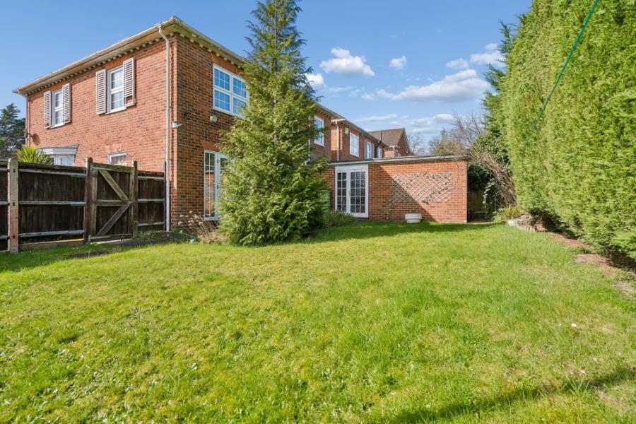 House Greenheys Close in Greater London
