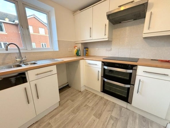 Flat Padstow Road in Swindon