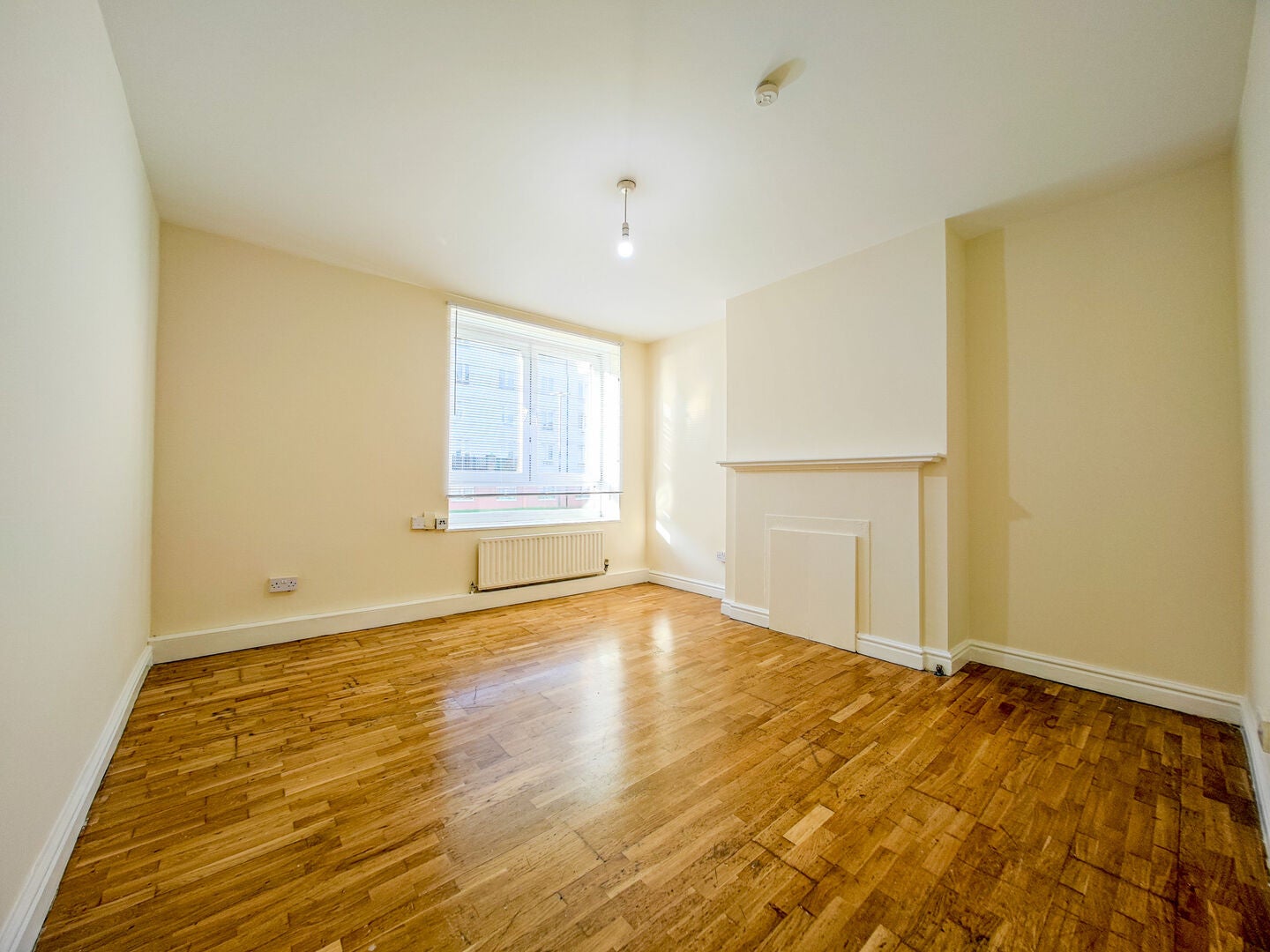 Flat Barnfield Road in London
