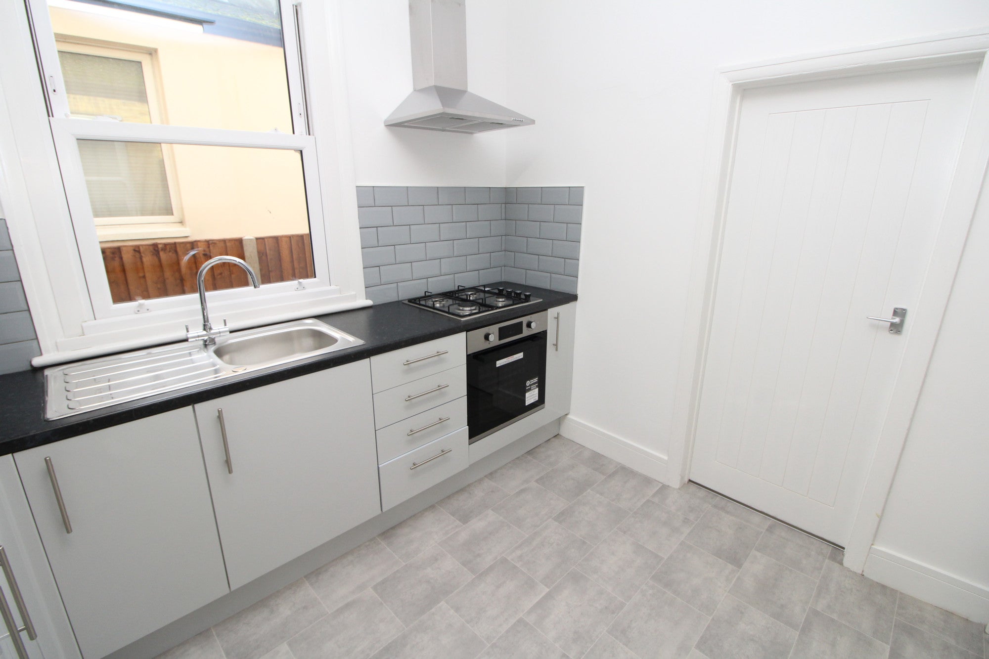 Flat Elmers End Road in Greater London