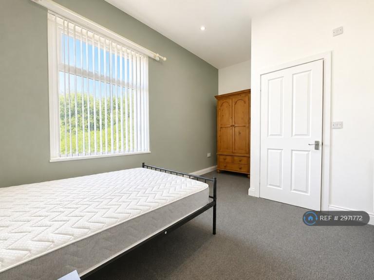 Room Norman Street in Bradford