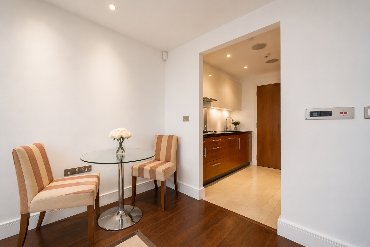 Flat Lancelot Place in City of Westminster