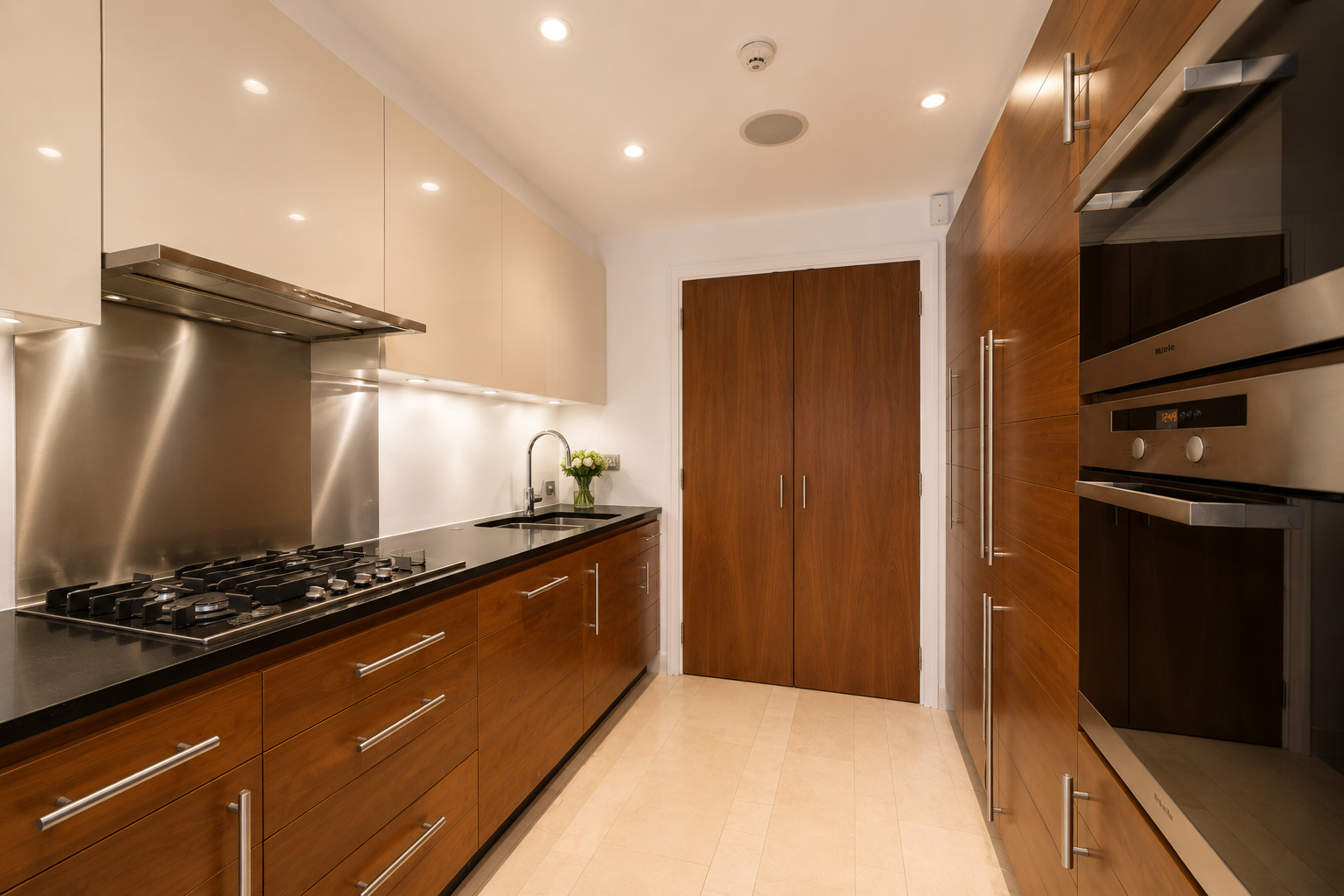 Flat Lancelot Place in City of Westminster
