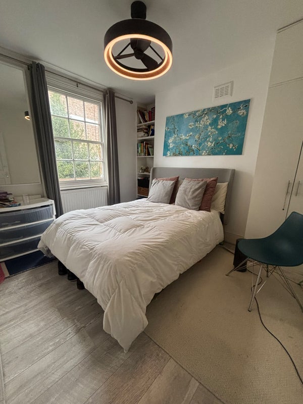 Room Jamestown Road in Greater London