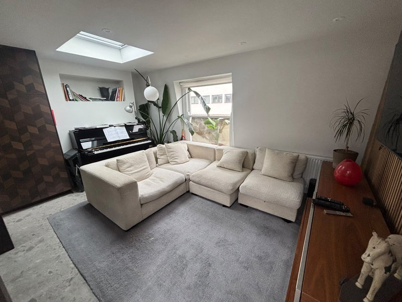 Room Jamestown Road in Greater London