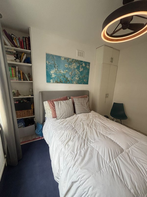 Room Jamestown Road in Greater London