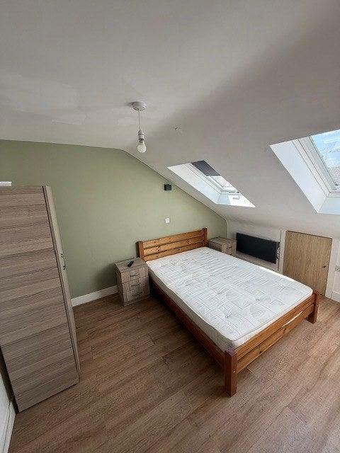 Room Granville Road in Luton