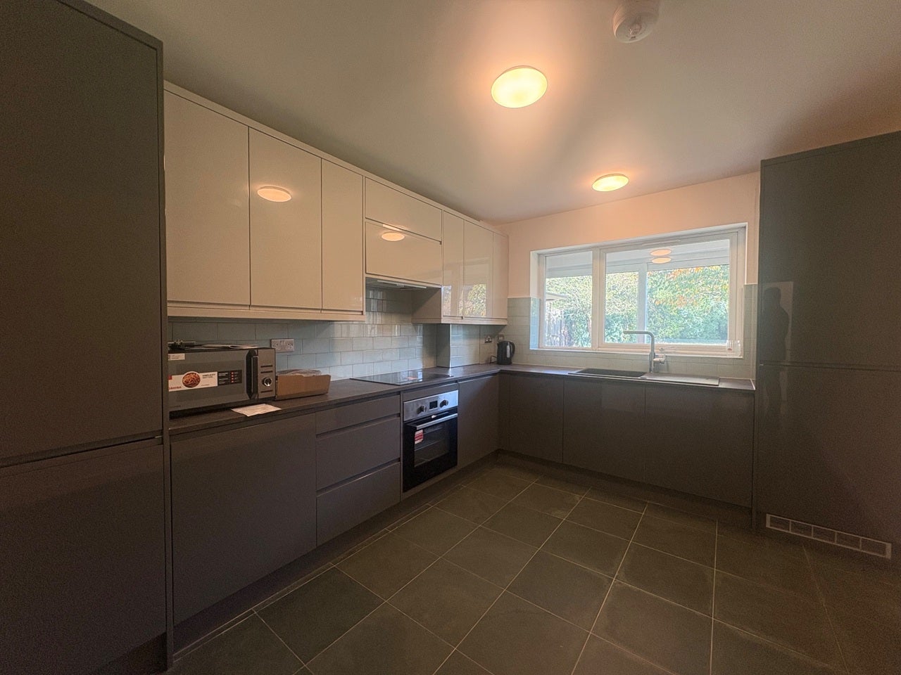 Flat Ballards Lane in Greater London