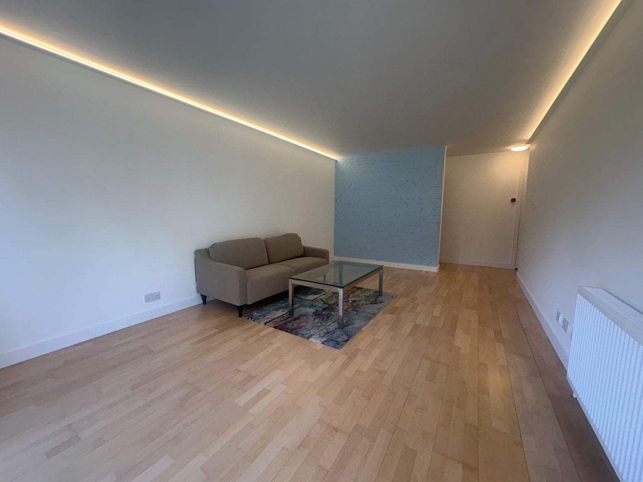 Flat Ballards Lane in Greater London