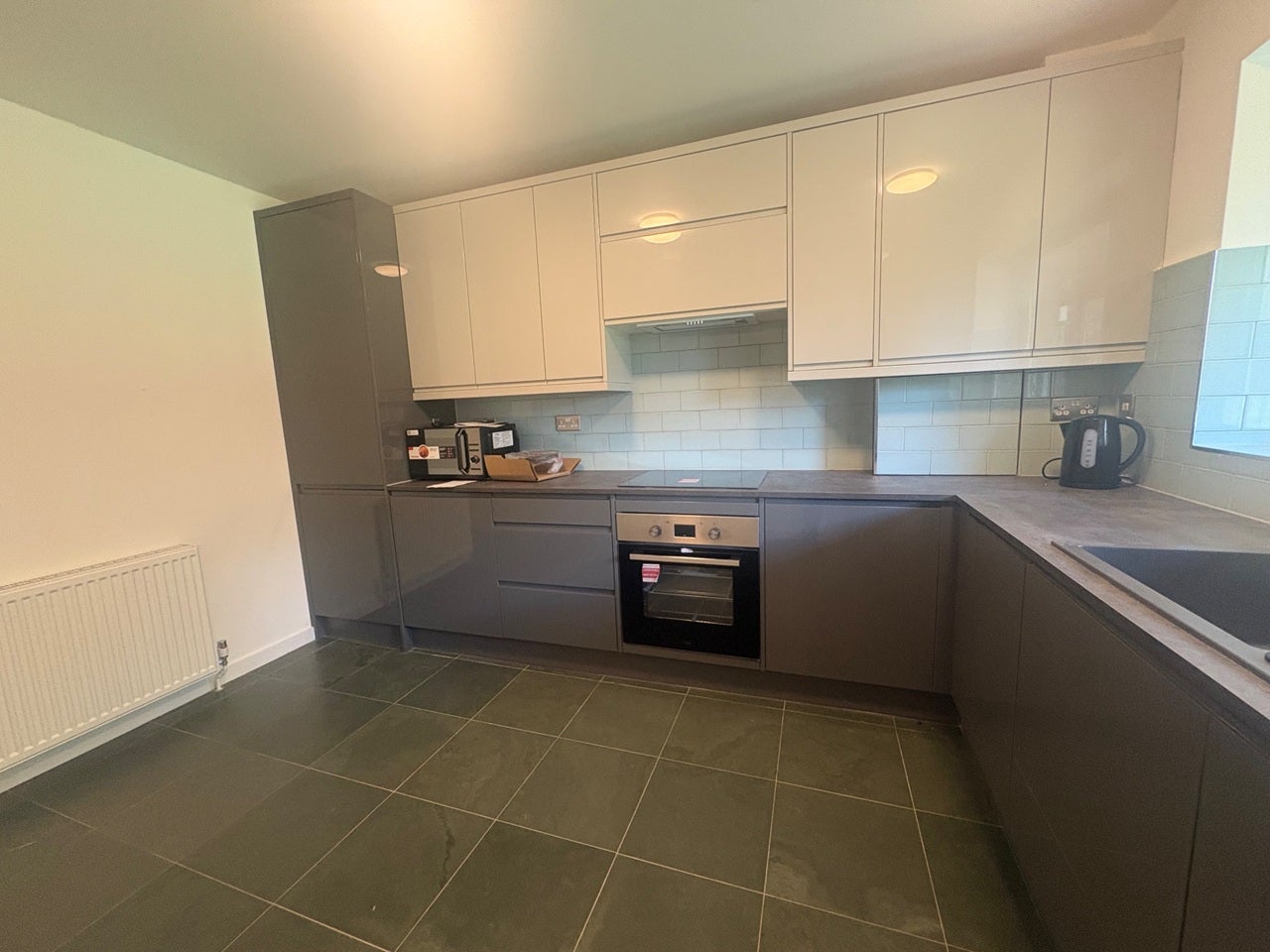 Flat Ballards Lane in Greater London