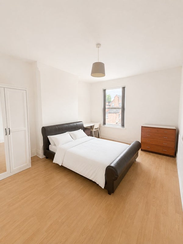 Room Gedling Grove in Nottingham