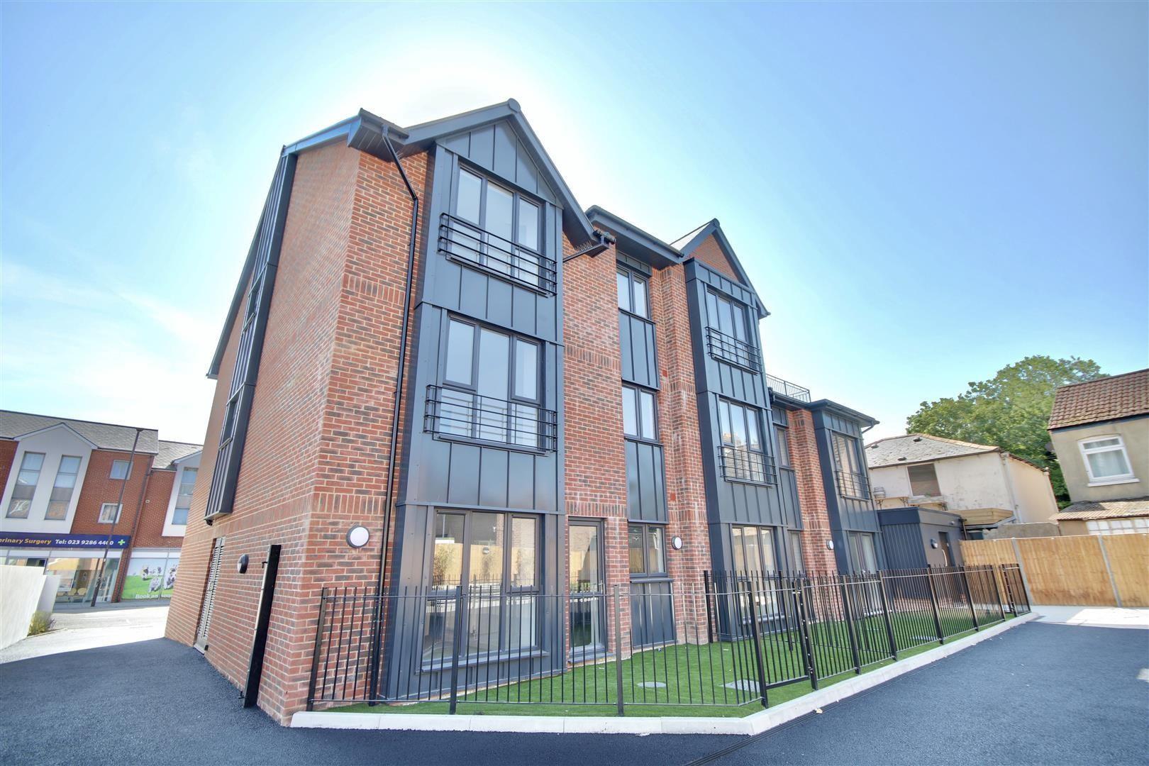 Flat Milton Road in Portsmouth