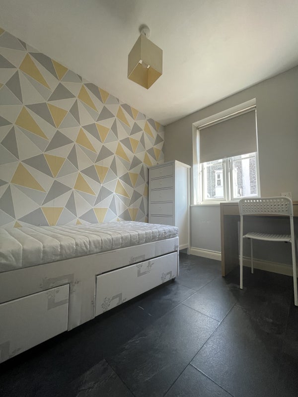 Room Lodge Road in Bristol