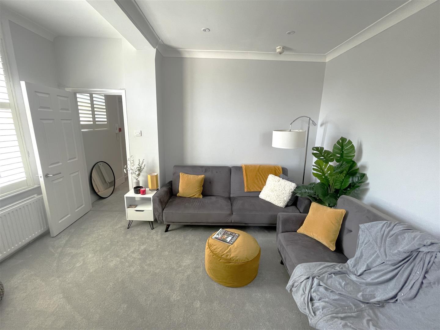 Flat Bristol Gardens in Brighton
