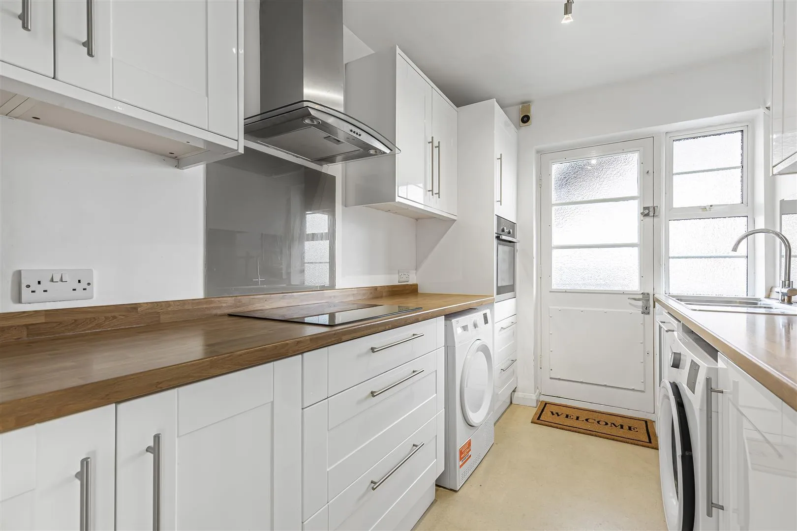 Flat Coval Lane in Greater London