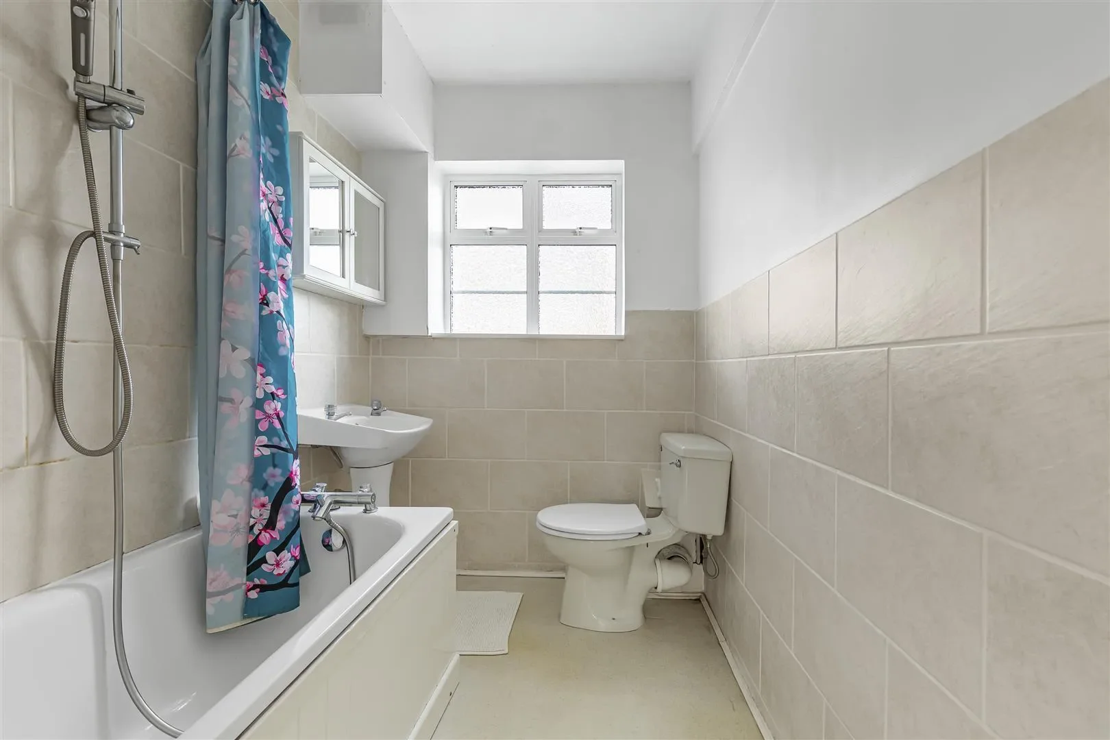 Flat Coval Lane in Greater London
