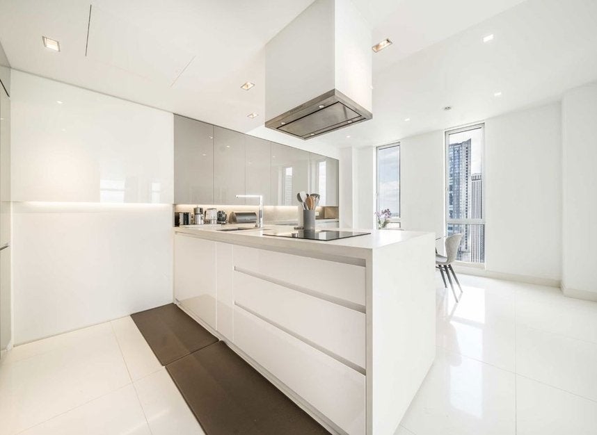 Flat Pan Peninsula Square in Greater London